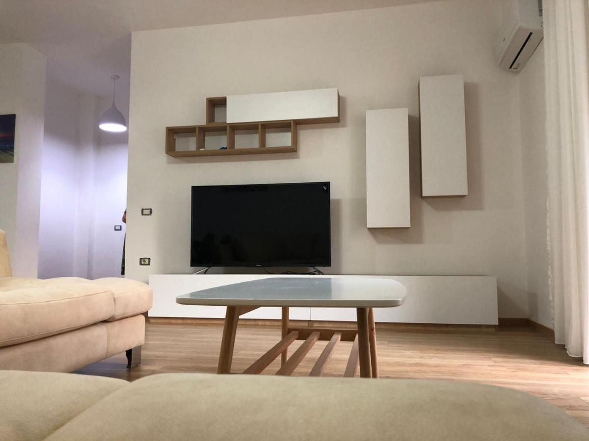 Lovely Sea View Apartment Vlorë Esterno foto